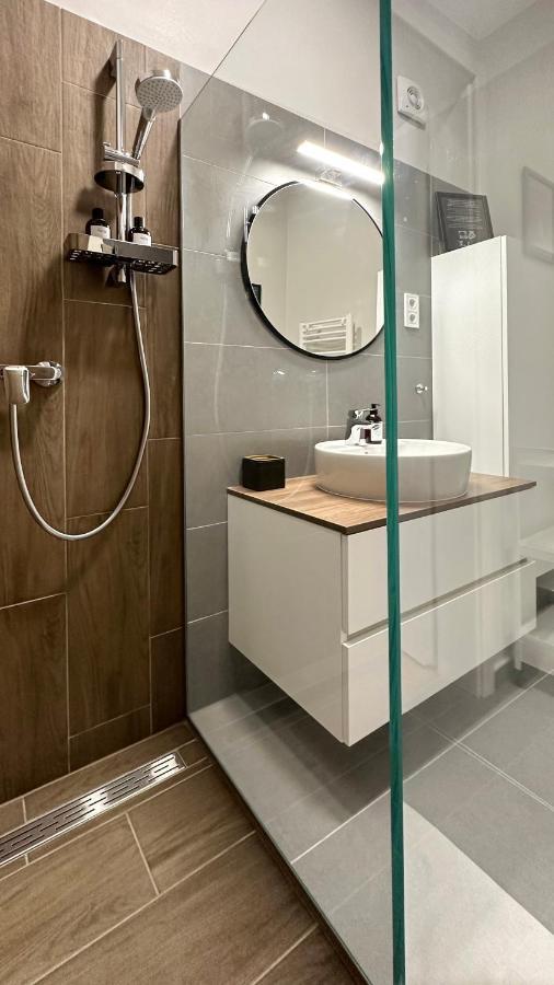 Linden Apartman 107 Glamour (Adults Only) Mosonmagyaróvár Exteriör bild