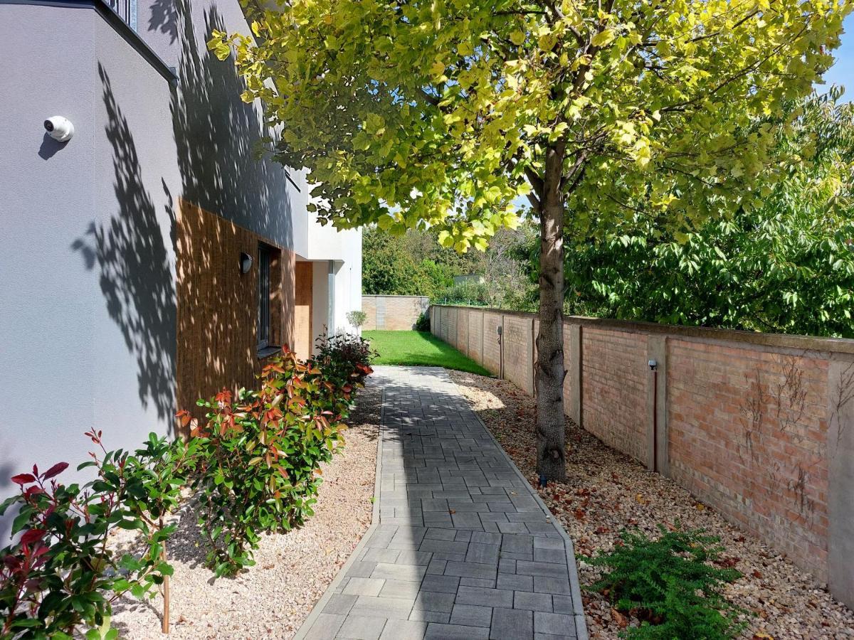 Linden Apartman 107 Glamour (Adults Only) Mosonmagyaróvár Exteriör bild